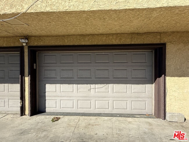 Building Photo - 1505 S Dunsmuir Ave