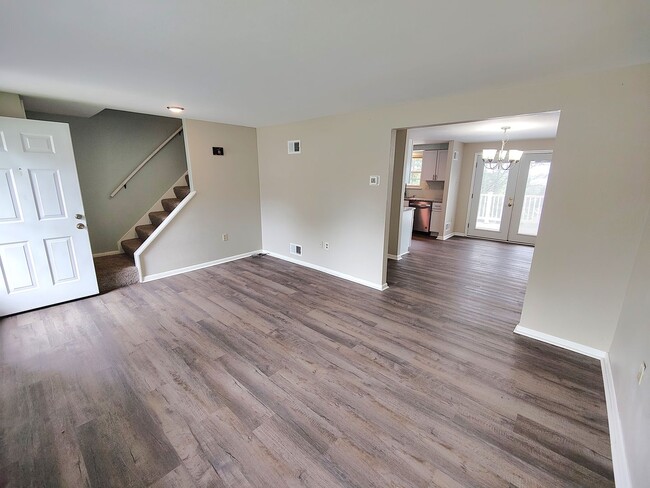 Building Photo - *Recently Updated 2BD/1.5BA Townhouse Available for Rent in West Mifflin*