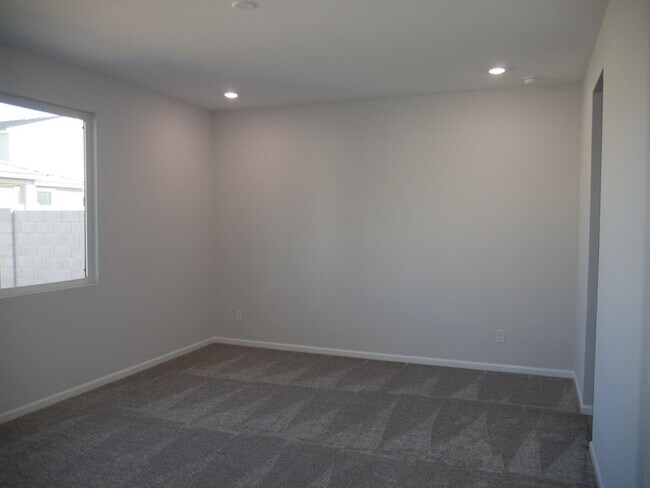 Building Photo - 18156 W Daley Ln