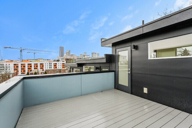 Building Photo - 121A 15th Ave