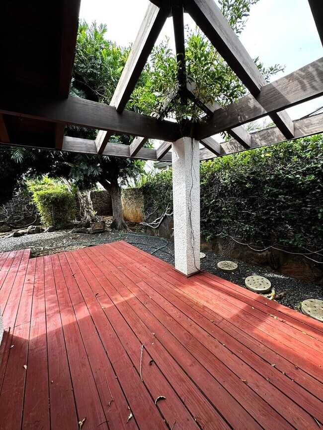 Building Photo - 3/2/2 - Spacious Golf Course Home in Gated Queens Gate II