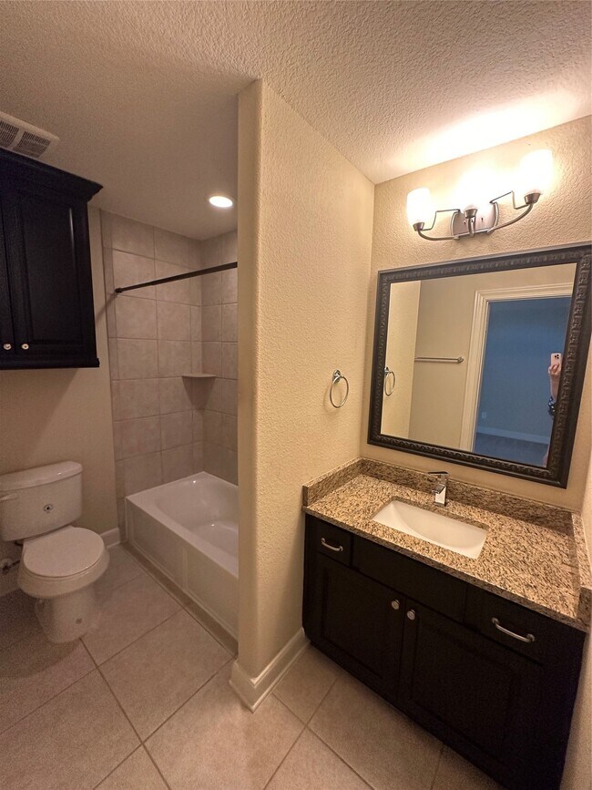 Building Photo - 5151 Oasis Park Ln