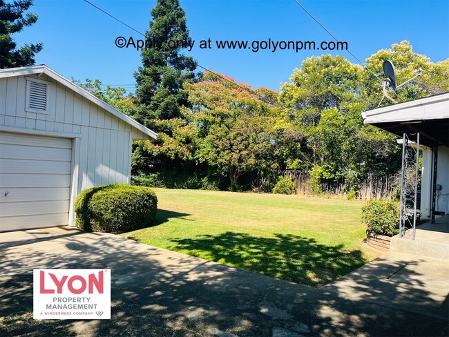 Building Photo - Darling, Spacious 3/2 House in Elk Grove w...