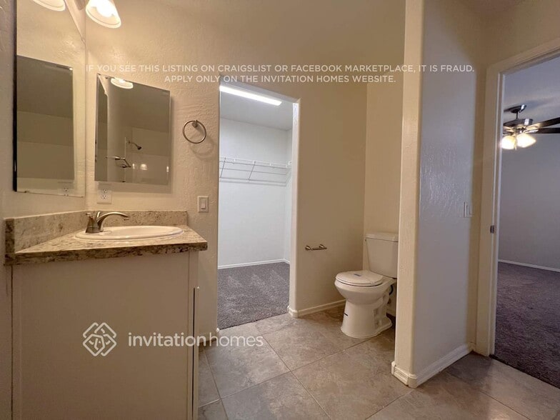 Building Photo - 2114 E Caspian Way