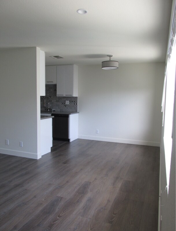 Building Photo - 11040 Hesby St