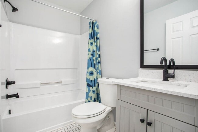 Building Photo - Newly Renovated 4/3 Near Beltline!