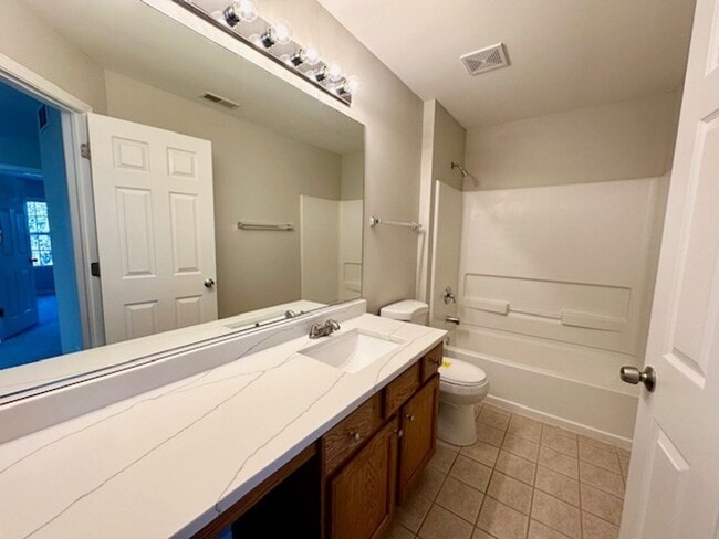 Building Photo - Excellent 2 Bedroom Plus Huge Loft  2.5 Bath and 2 car attached garage