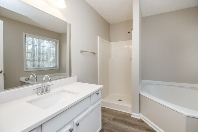 Building Photo - 2740 Owens Dr