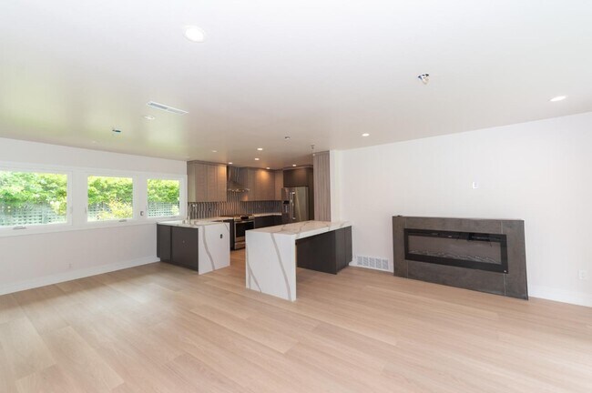 Building Photo - 9 Odell Pl