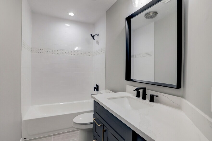 Building Photo - 7098 Shadow Lake Dr