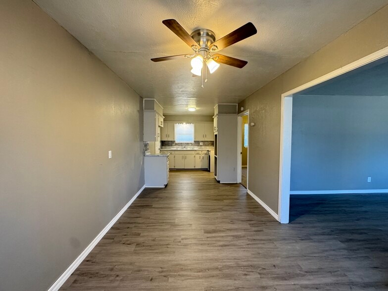 Building Photo - 9111 N Walker Ave