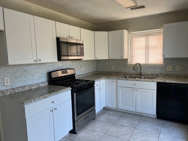 Building Photo - 18506 Andalusian Dr