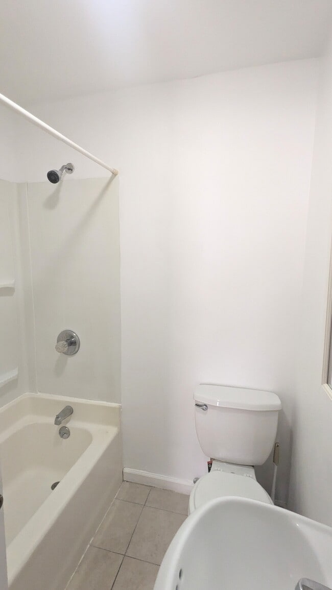 Building Photo - 395 Livingston Ave