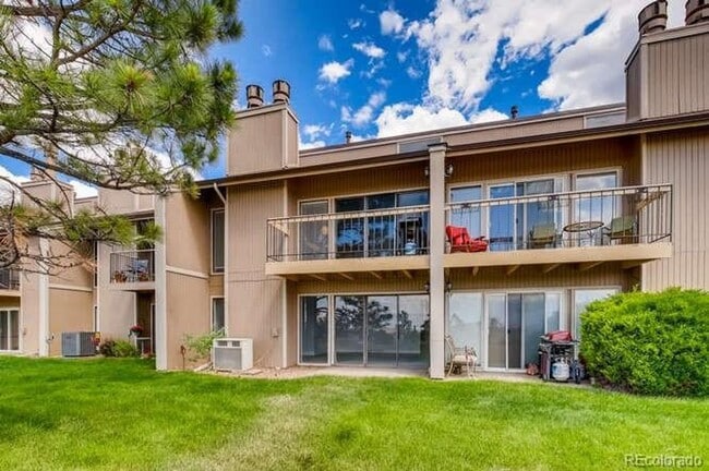 Building Photo - Beautifully Remodeled 3 bedroom Townhome in the Pinery.