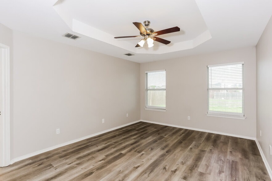 Building Photo - 950 Silver Streak Dr