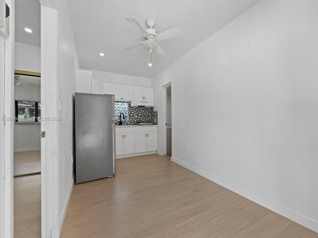 Building Photo - 252 E 36th St