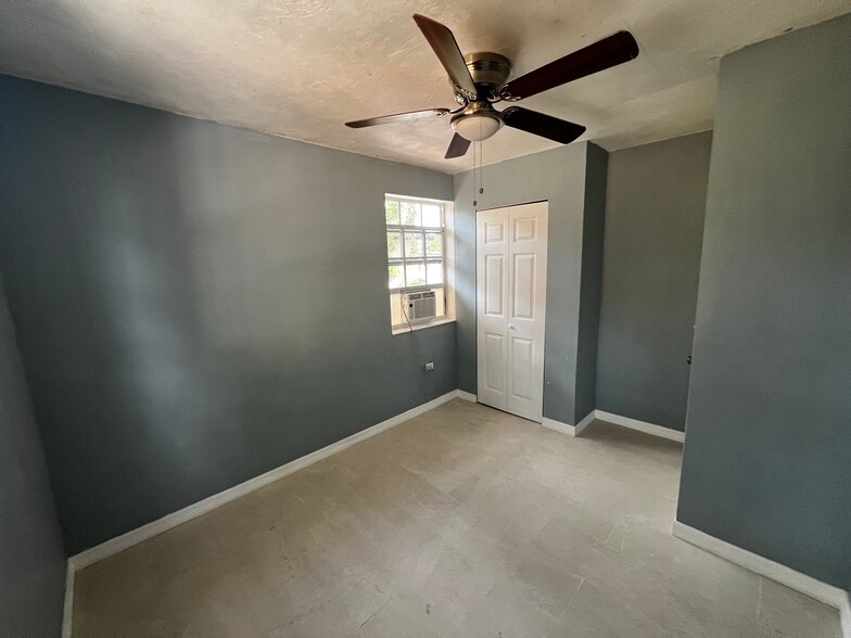 Building Photo - 4641 Myrtle Ln