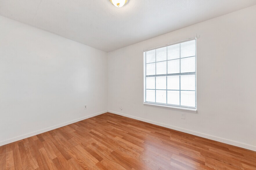Building Photo - 104 W 5050 S