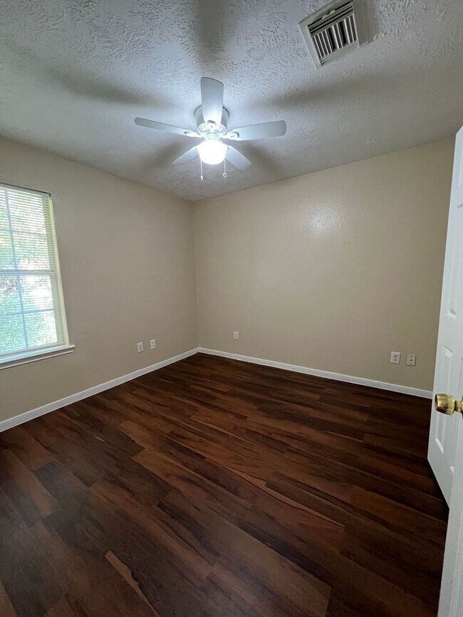 Building Photo - 4735 Clover St