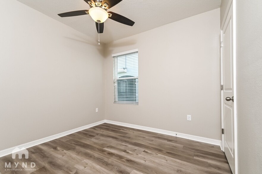 Building Photo - 11161 Leland Groves Dr