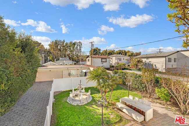 Building Photo - 1133 S Swall Dr