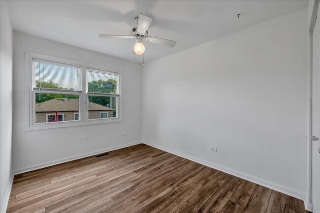 Building Photo - 1426 Walnut Cir