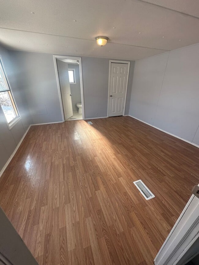 Building Photo - Discover your new HOME! 3 Bedroom, 2 Bath Mobile Home in Yorktowne