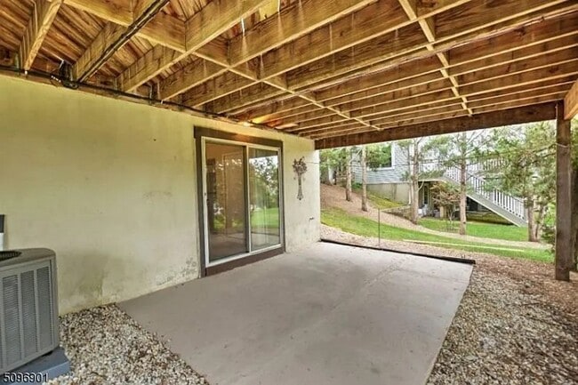 Building Photo - 2301 Vroom Dr