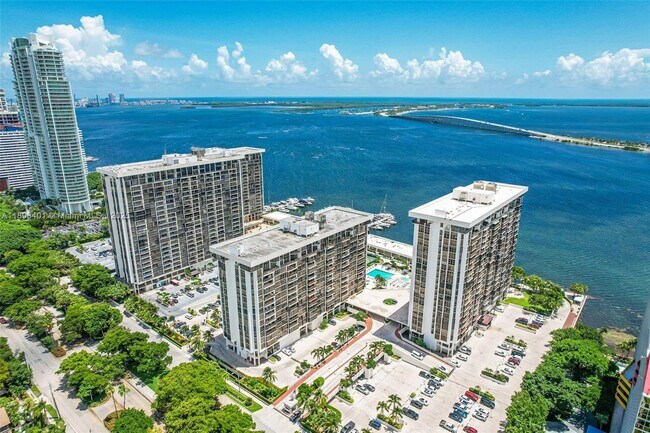 Building Photo - 1915 Brickell Ave
