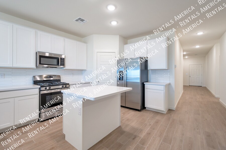 Building Photo - 614 E Diamond Dr
