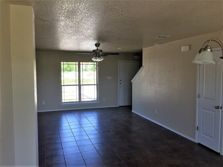Building Photo - 941 Brookview Dr