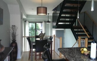 Building Photo - 117 Station North Mews