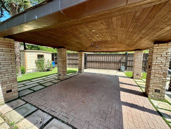 Building Photo - Wonderful newly updated home for rent in t...