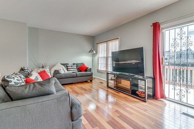 Building Photo - Charming 3 Bedroom Home in Prime Clinton L...
