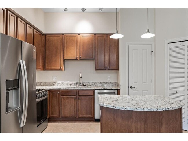 Building Photo - 500 500 E Grant St