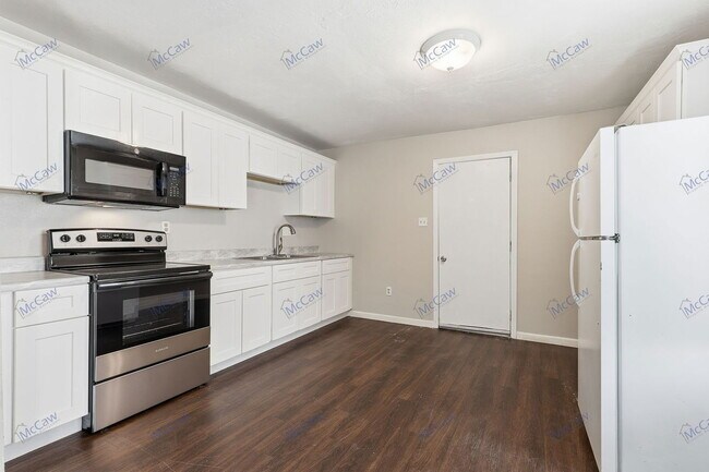 Building Photo - 217 Joyce St