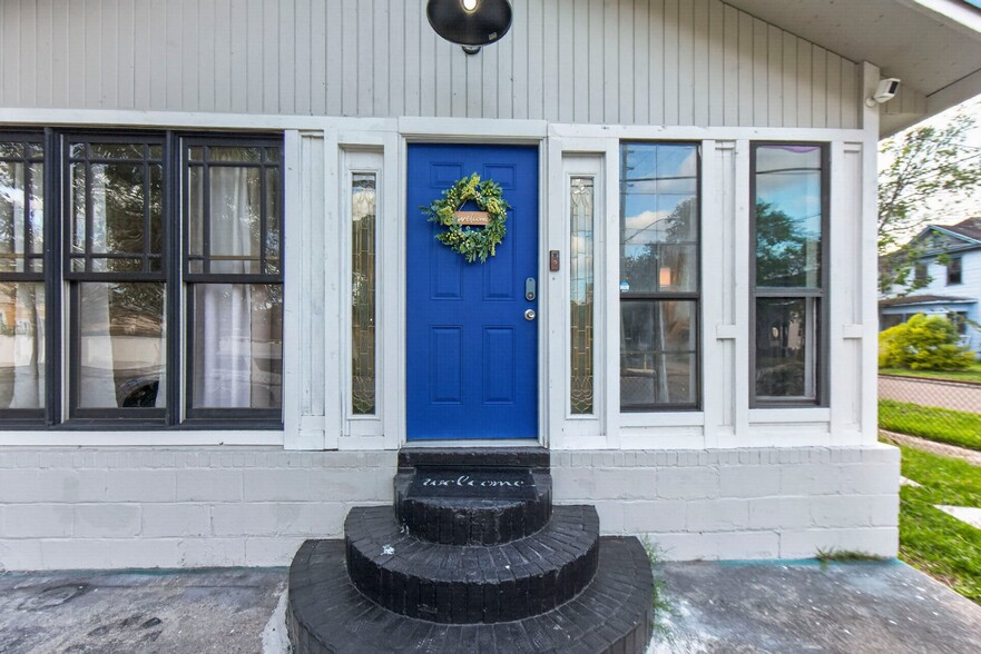 Building Photo - 2724 Hubbard St