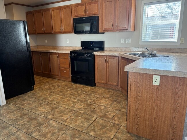 Building Photo - 2131 Windover Dr