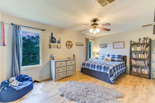 Building Photo - 640 Bluffside Dr