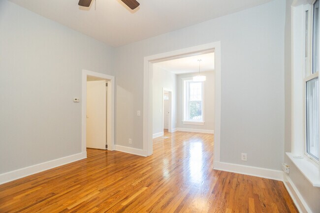 Building Photo - 525 N Wood St