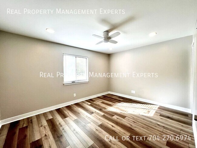 Building Photo - 3021 Heathstead Place