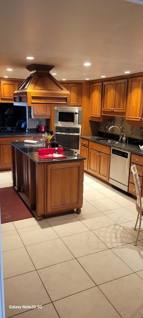 Building Photo - Attn Boaters!  Boca Grande, FL Large Boat Slip Included!  3 BR 2 Bath