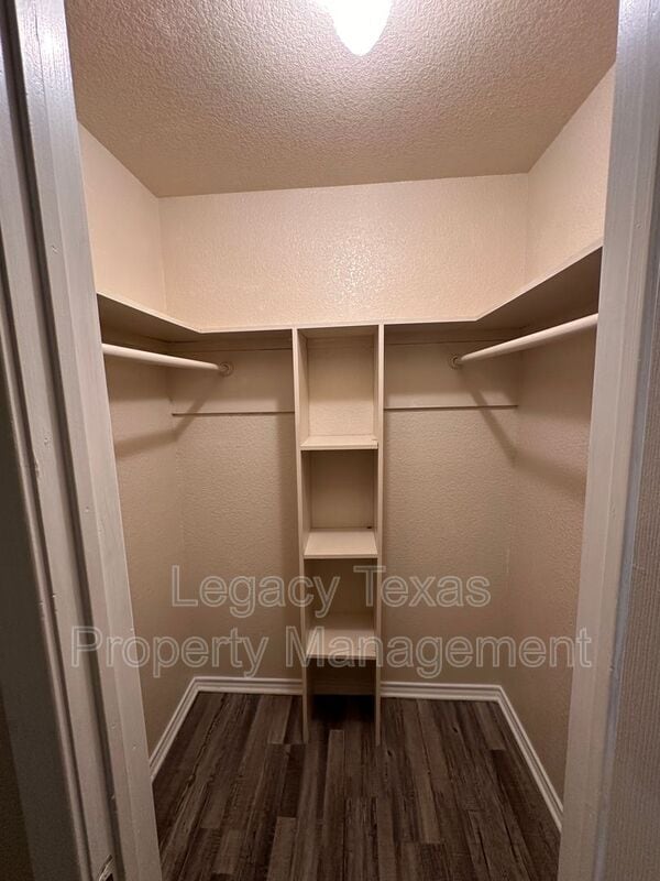 Building Photo - 404 S Anglin St