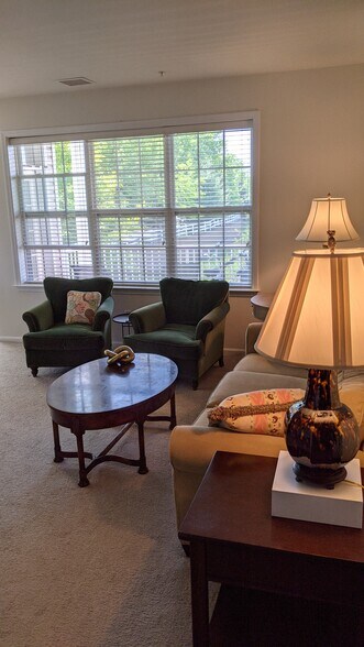 Building Photo - 627 Timberlake Dr