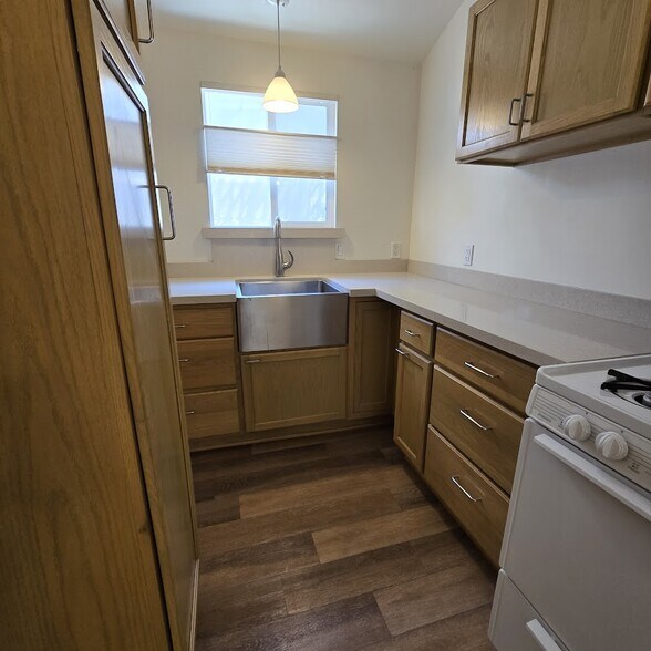 Building Photo - 3555 Colonial Ave