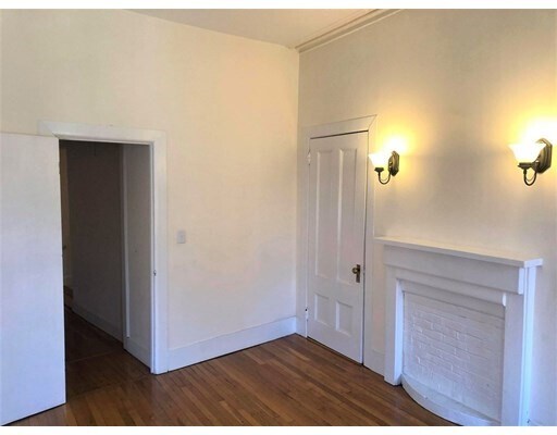 Building Photo - 32 W Cedar St