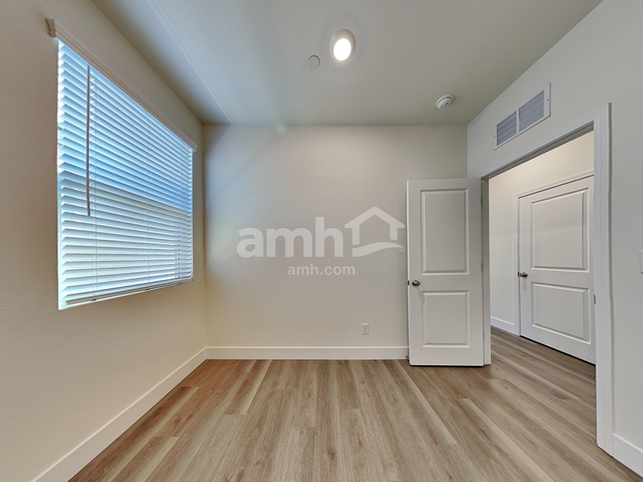 Building Photo - 545 Silverbell Fls Pl