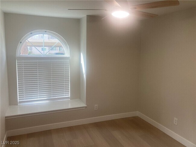 Building Photo - 3145 E Flamingo Rd