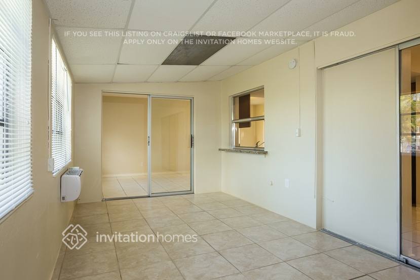 Building Photo - 700 S Rainbow Dr