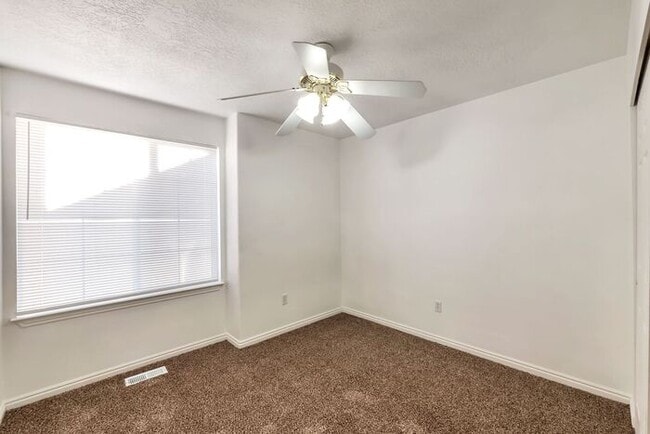 Building Photo - Peaceful Provo Townhome